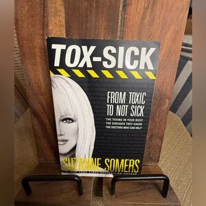 Suzanne Somers 'TOX-SICK' Book - Black and Yellow Cover (paperback)